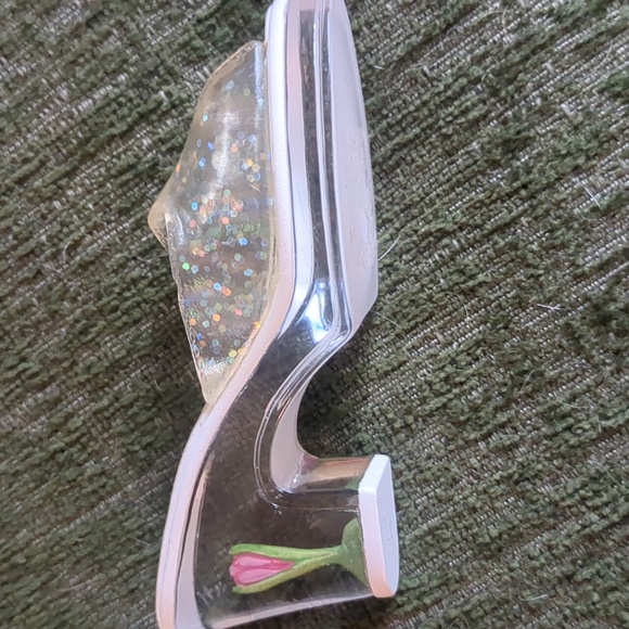 JUST THE RIGHT SHOE* collectibles 3 authentic and 2 NOSTALGIA* pieces. - Picture 8 of 17